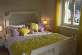JASMINE DELUXE APARTMENT with super-king bed, large sun terrace and spectacular views